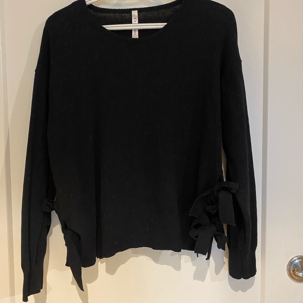 Women’s sweater with side ties.